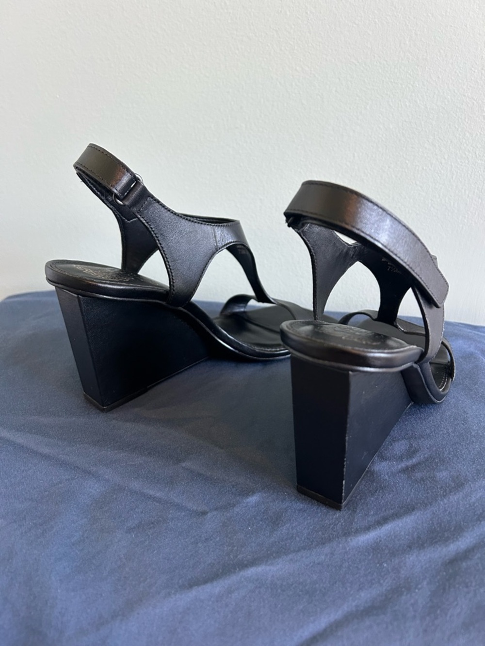 Vince Camuto Larahana Wedge Sandals Black - Picture 5 of 7